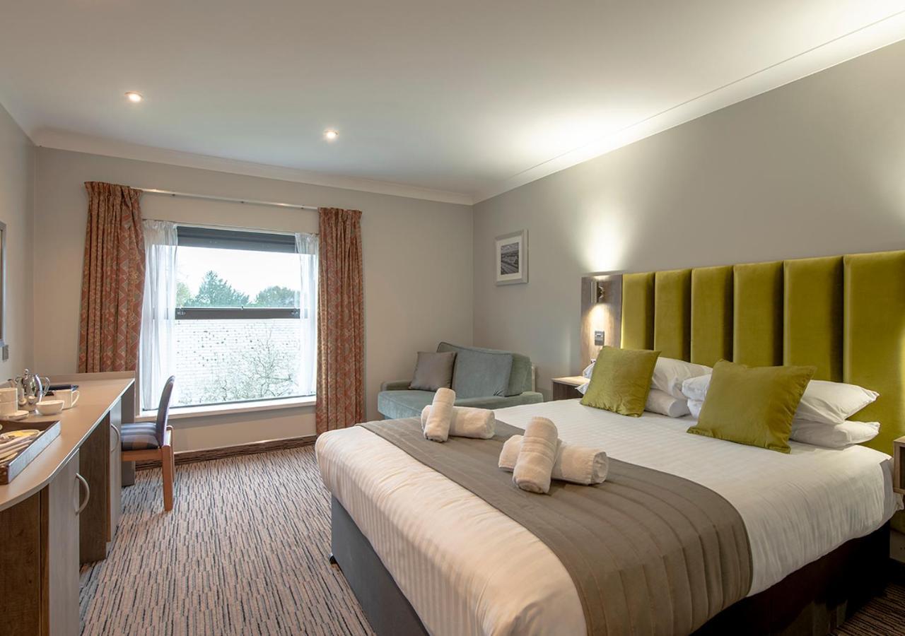 Hogs Back Hotel & Spa Nr Farnham Фарнем Экстерьер фото