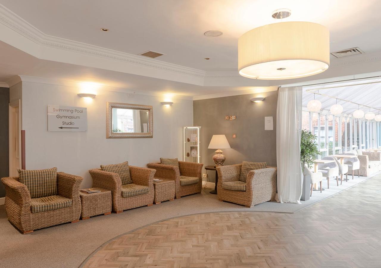 Hogs Back Hotel & Spa Nr Farnham Фарнем Экстерьер фото