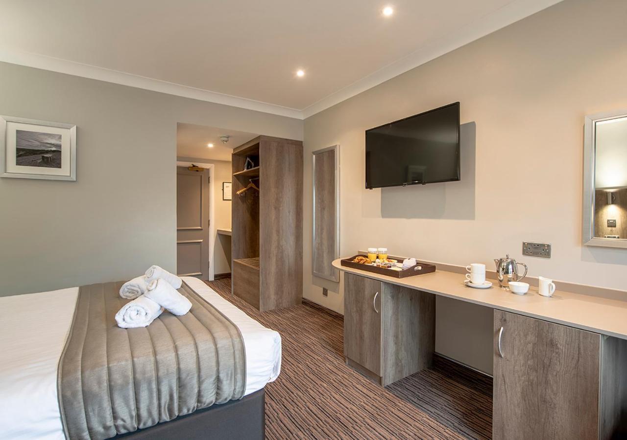 Hogs Back Hotel & Spa Nr Farnham Фарнем Экстерьер фото