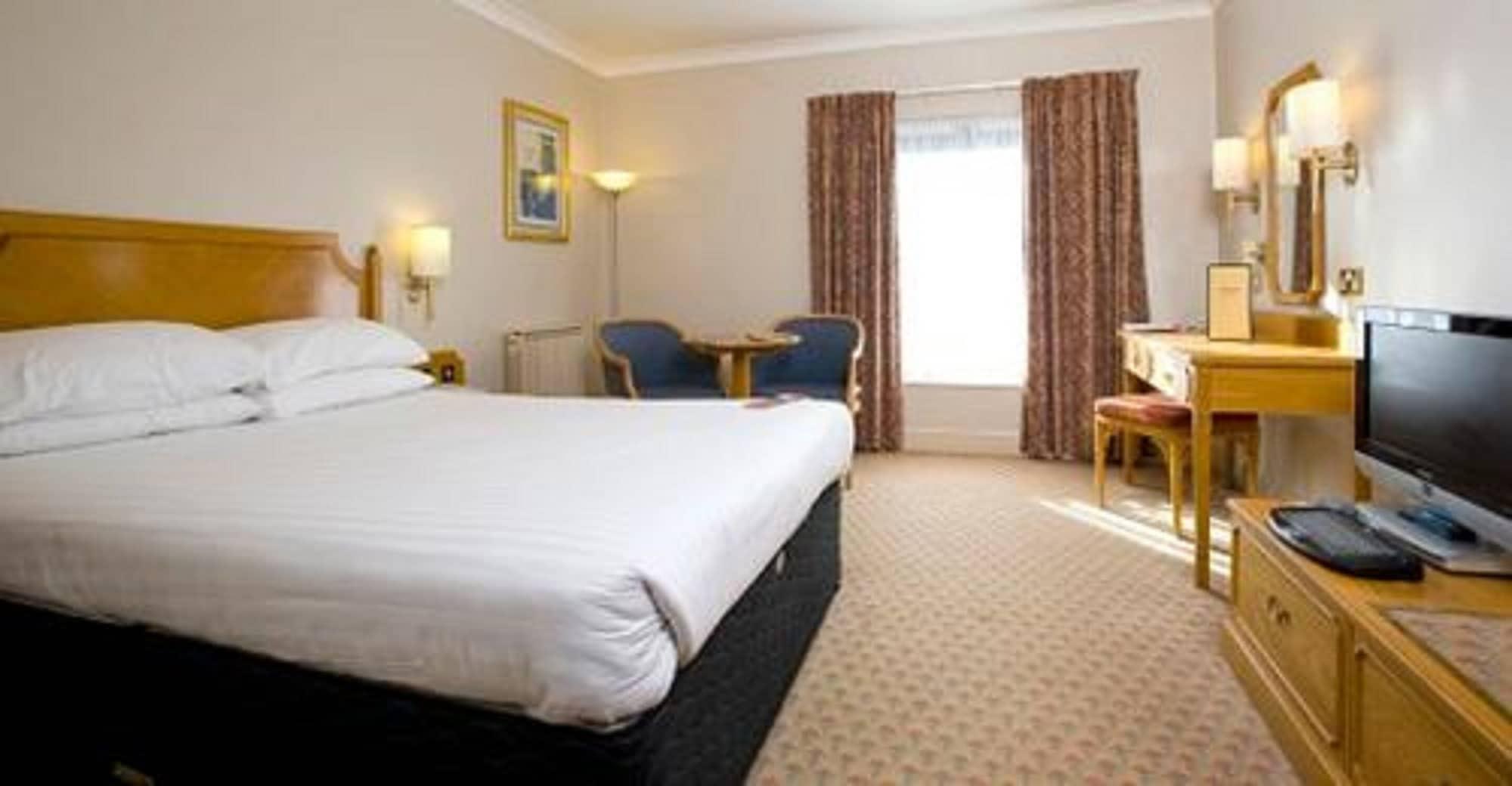 Hogs Back Hotel & Spa Nr Farnham Фарнем Экстерьер фото