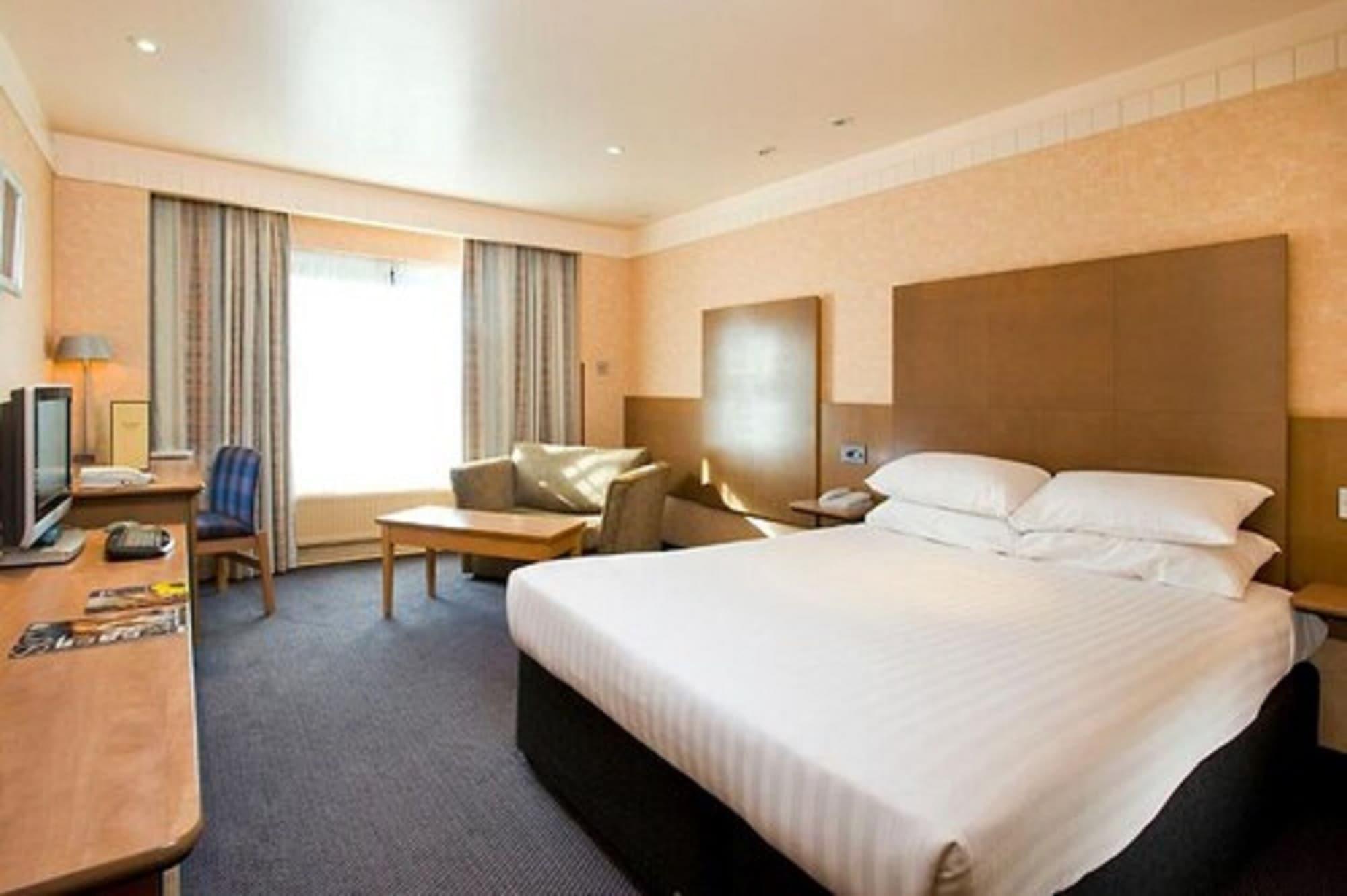 Hogs Back Hotel & Spa Nr Farnham Фарнем Экстерьер фото