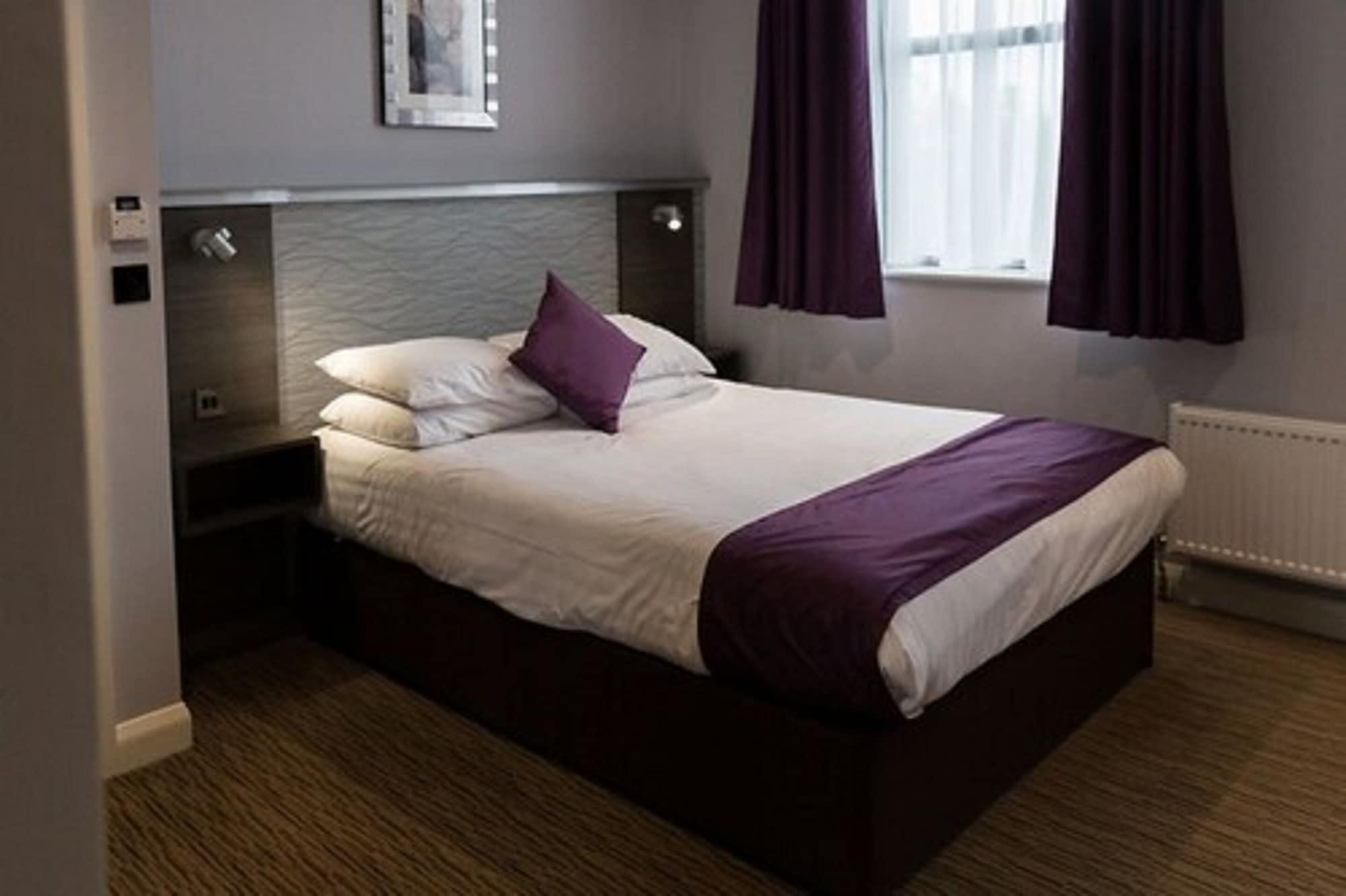 Hogs Back Hotel & Spa Nr Farnham Фарнем Экстерьер фото