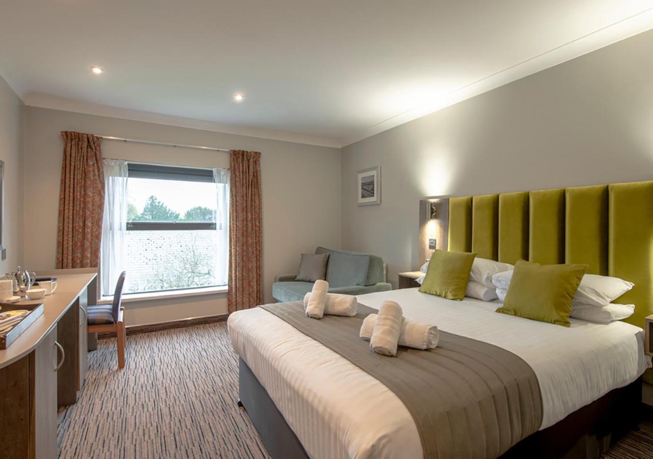Hogs Back Hotel & Spa Nr Farnham Фарнем Экстерьер фото