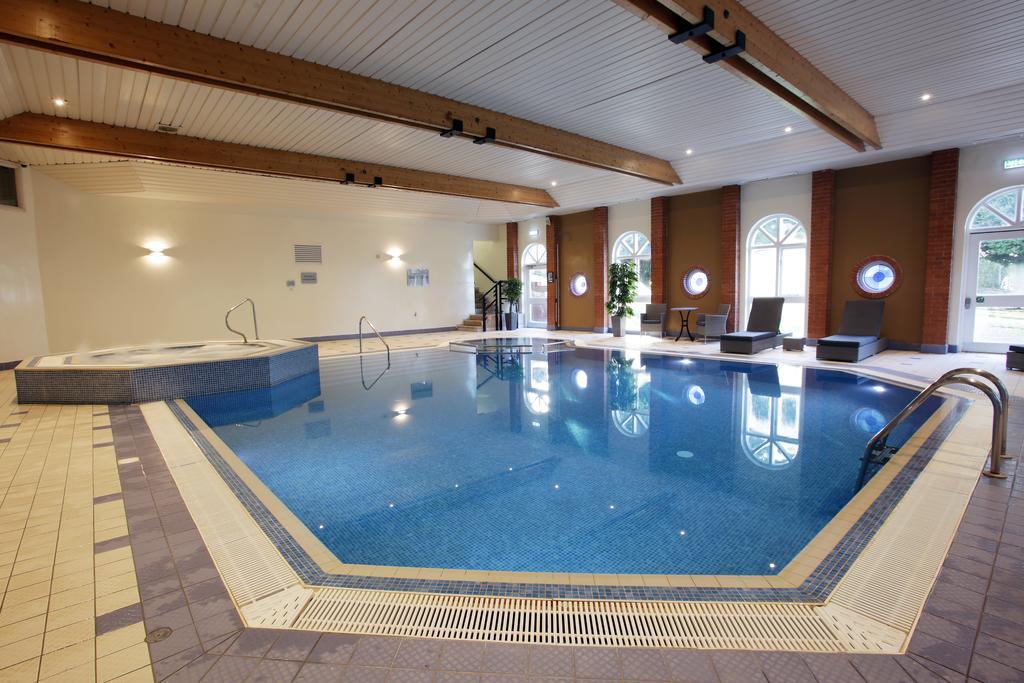 Hogs Back Hotel & Spa Nr Farnham Фарнем Экстерьер фото