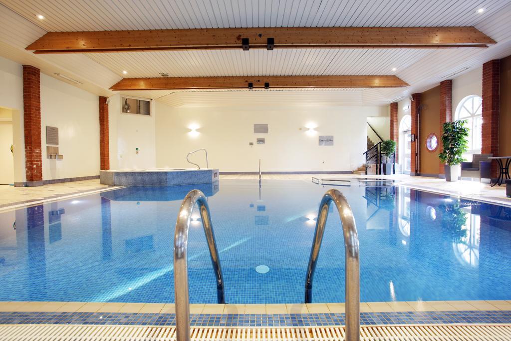 Hogs Back Hotel & Spa Nr Farnham Фарнем Экстерьер фото