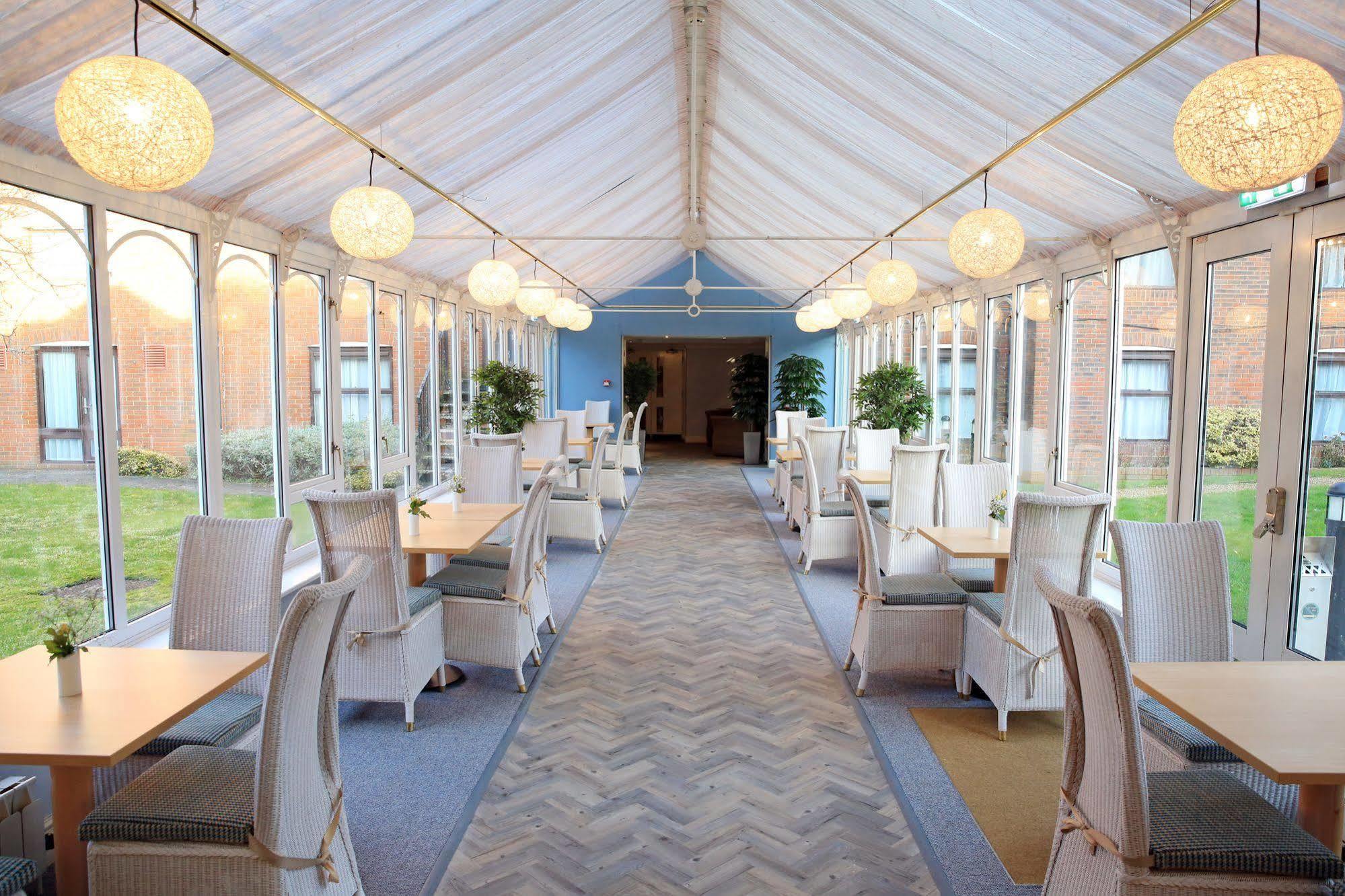 Hogs Back Hotel & Spa Nr Farnham Фарнем Экстерьер фото
