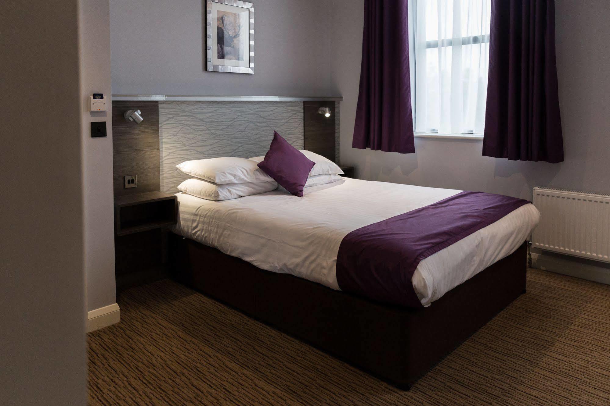 Hogs Back Hotel & Spa Nr Farnham Фарнем Экстерьер фото