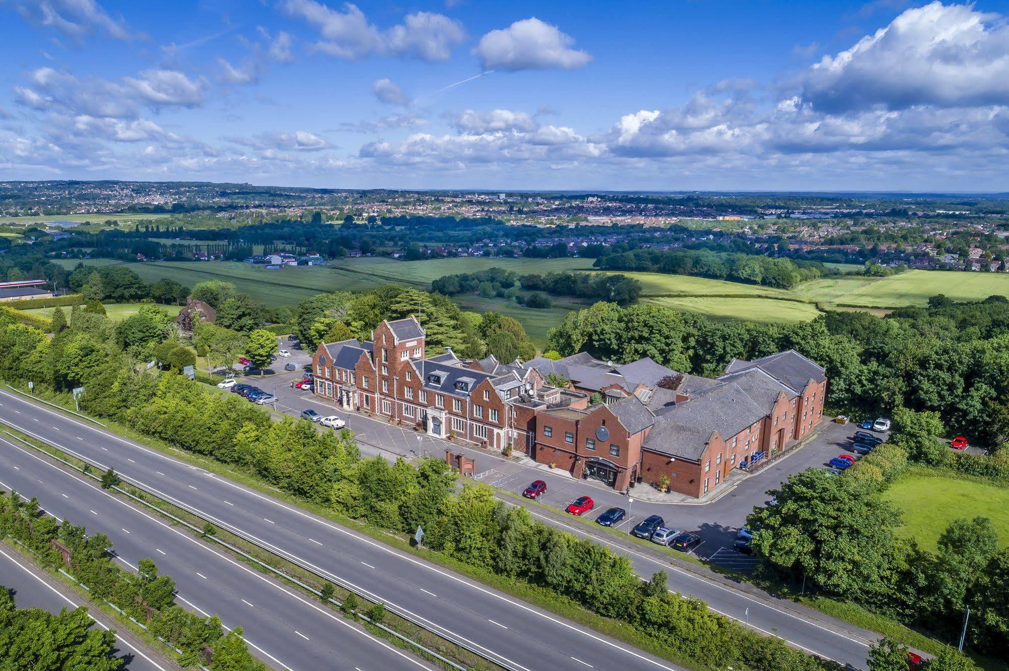 Hogs Back Hotel & Spa Nr Farnham Фарнем Экстерьер фото