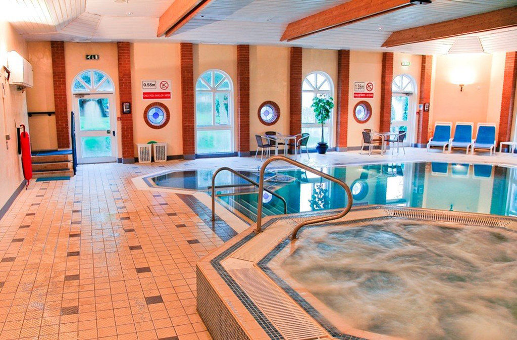Hogs Back Hotel & Spa Nr Farnham Фарнем Экстерьер фото