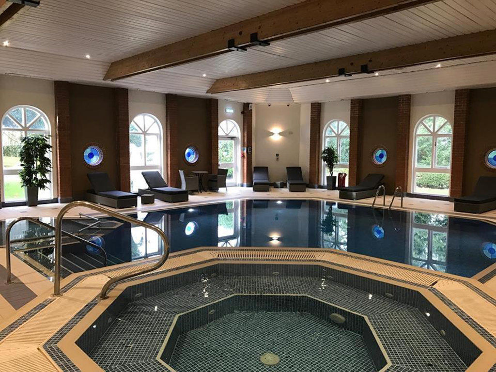 Hogs Back Hotel & Spa Nr Farnham Фарнем Экстерьер фото